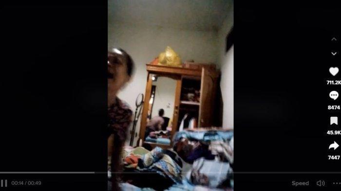 Seorang remaja putri, Kristina Arrang, menangis usai dipukul anggota keluarga justru karena dirinya lulus UTBK SNBT bukan di jurusan pilihan pertama, viral di media sosial TikTok.