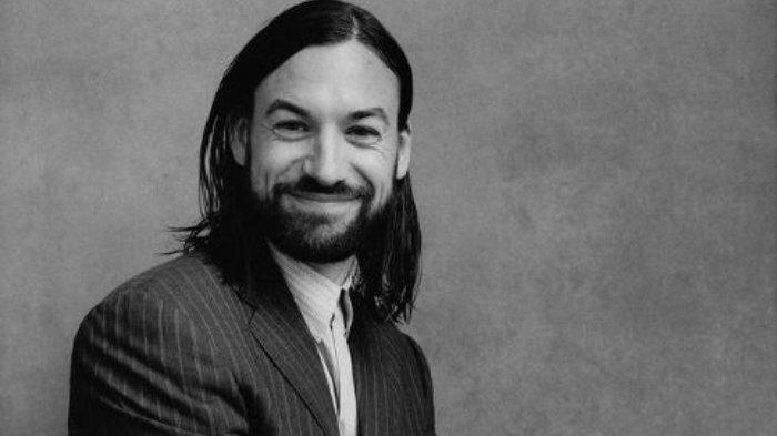 Ross Macdonald bassist dari The 1975