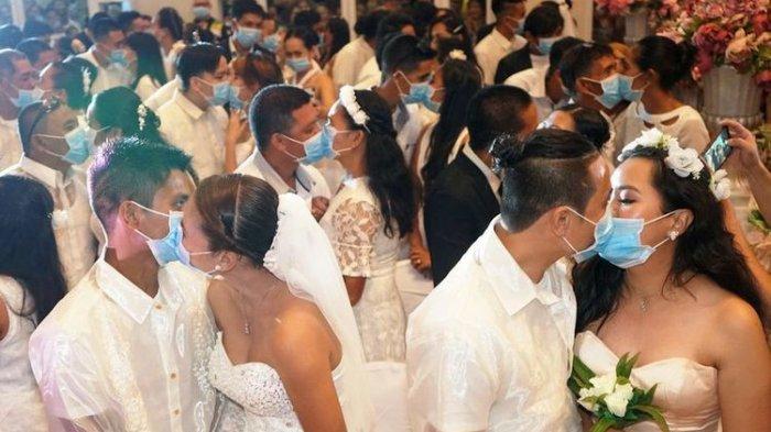 Ratusan pasangan di aula kota Bacolod, Pulau Negros, Filipina