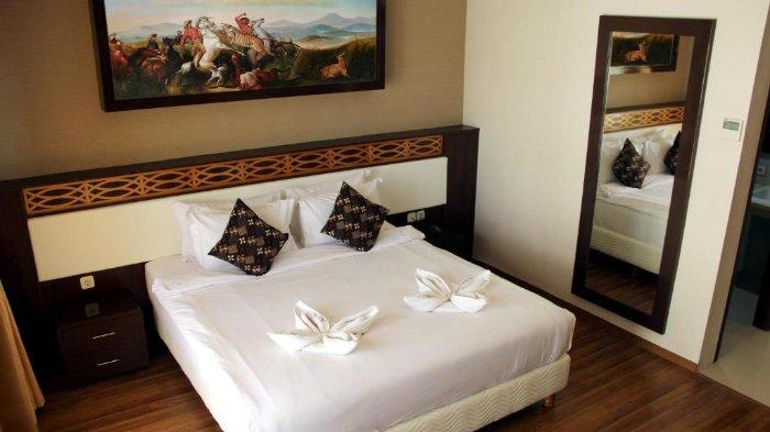 Royal Darmo Deluxe Room