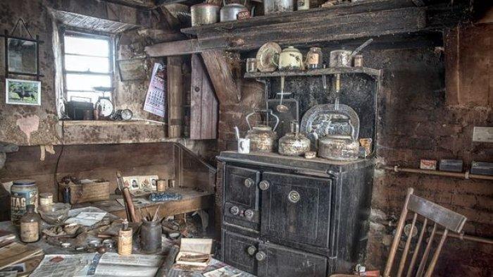 rumah kosong ditinggal 100 tahun 1