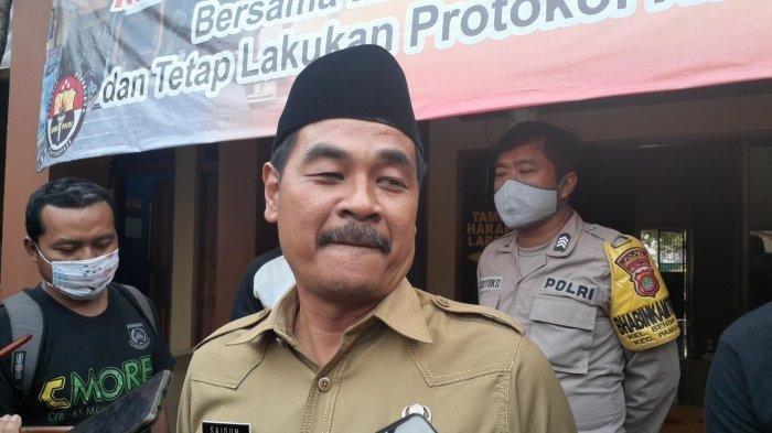 Saidun, Lurah Benda Baru, Pamulang, Tangerang Selatan (Tangsel) terlihat tanpa beban usai diperiksa tim penyidik di Mapolsek Pamulang, Selasa (28/7/2020).