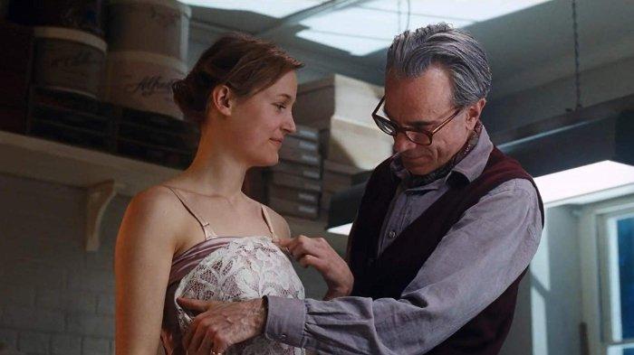 Salah satu adegan dalam film Phantom Thread (2017) 4
