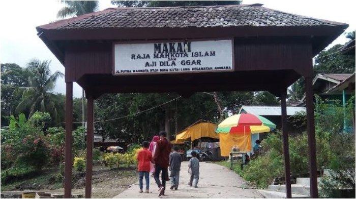Salah satu makam yang menjadi tujuan ziarah di Kecamatan Anggana