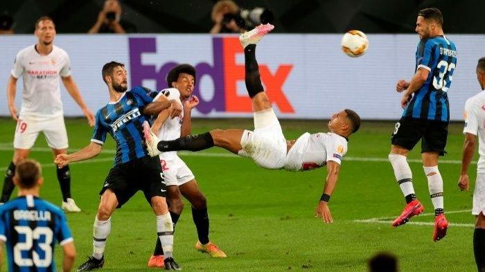 Gol salto pemain Sevilla, Diego Carlos, ke gawang Inter Milan dalam final Liga Europa, Jumat (21/8/2020).