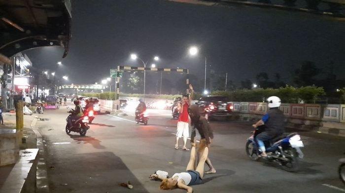 Seorang wanita muda tergeletak di Jalan Pasar Minggu Raya 3