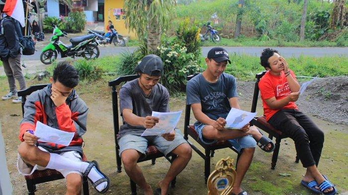 FOTO: Suasana lomba menatap foto mantan terlama