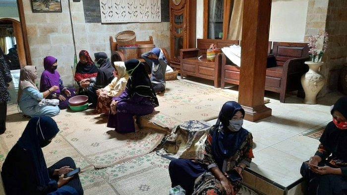 Suasana rumah duka Didi Kempot di Desa Majasem