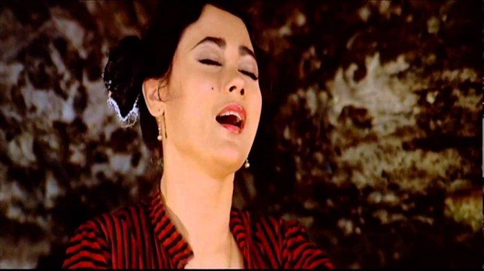 Suzzanna saat tampil dalam film Ratu Ilmu Hitam