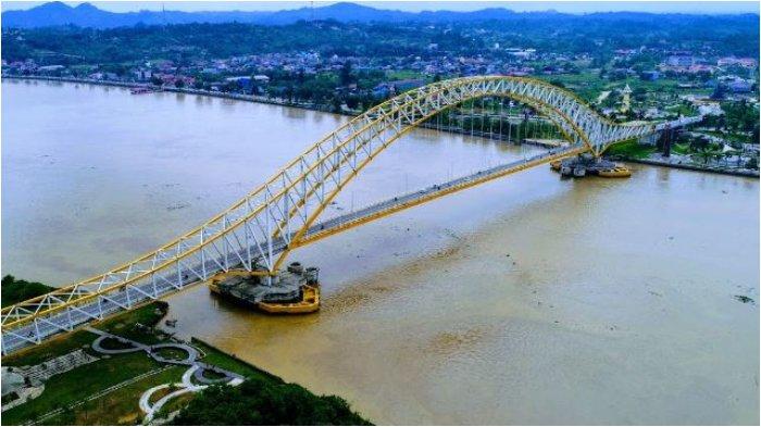 Taman Kartanegara dan Jembatan di Kecamatan Tenggarong Seberang, Kutai Kartanegara