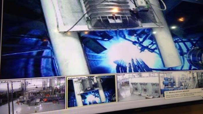 Tampak kamera pengawas yang memantau kondisi di dalam ruang reaktor nuklir