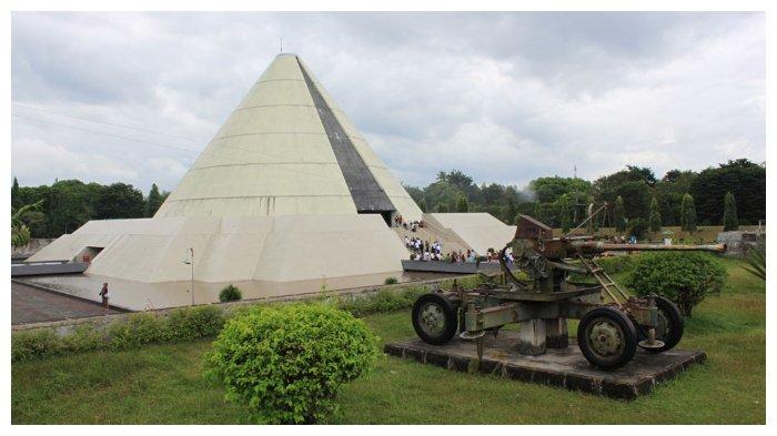 Tank di halaman utama Monjali