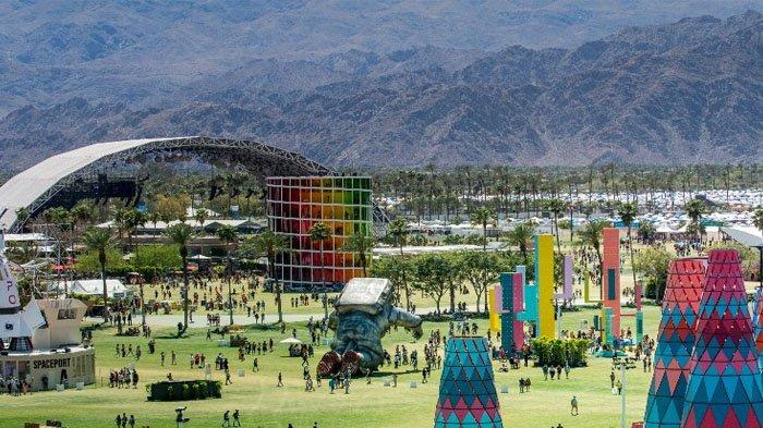 The Coachella Valley Music and Arts Festival (biasa disebut Coachella atau Festival Coachella) adalah festival tahunan musik dan seni yang diadakan di Empire Polo Club di Indio, California, di Coachella Valley di Gurun Colorado.(twitter.com/coachella)