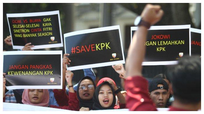 Tiga pimpinan KPK serahkan mandat ke Presiden4