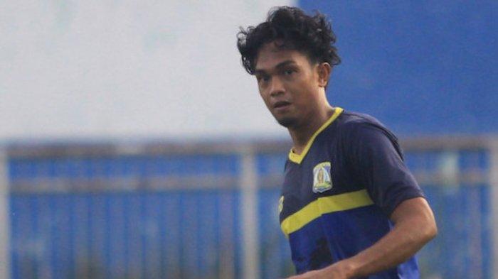Achmad Hisyah Tolle memperkuat Persiba Balikpapan.