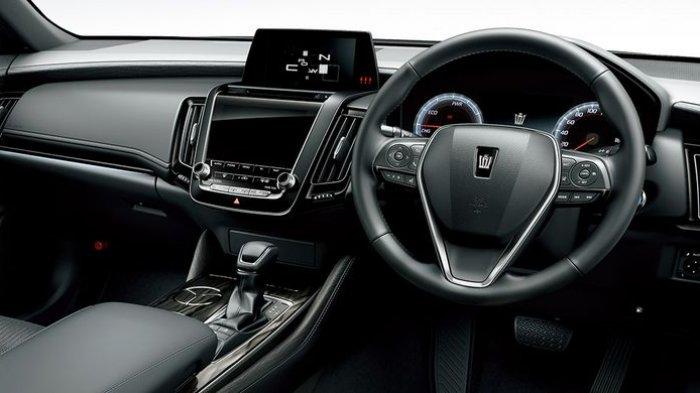 Toyota Crown Hybridaa