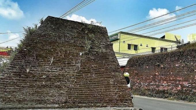 Tugu Boto 1