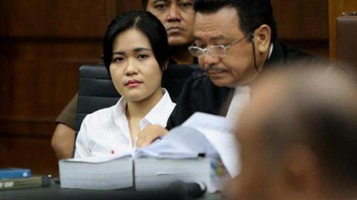 Jessica Wongso dalam sidang kasus pembunuhan Mirna Salihin. Alasan Wawancara Jessica Wongso di Film Dokumenter Netflix Dihentikan, Ada yang Perlu Ditutupi ?
