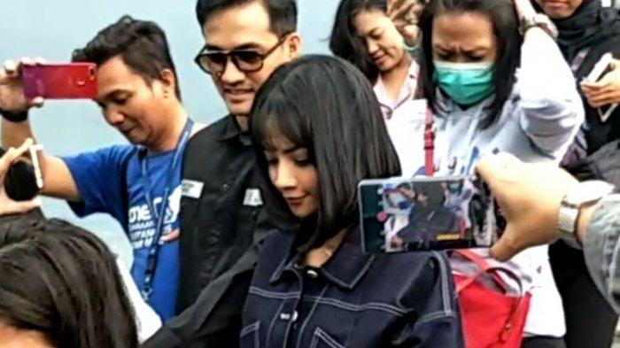 Vanessa Angel dan Bibi Ardian Ardiansyah (kiri) saat ditemui di Gedung Trans TV, Jakarta Selatan, Selasa (7/1/2020)(KOMPAS.com/ MELVINA TIONARDUS)