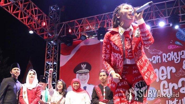 Via Vallen duet menyanyikan lagu Sayang bersama Gubernur Khofifah Indar Parawansa