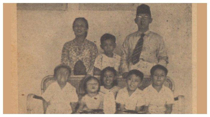 Wahid Hasim bersama Istri dan anak-anaknya