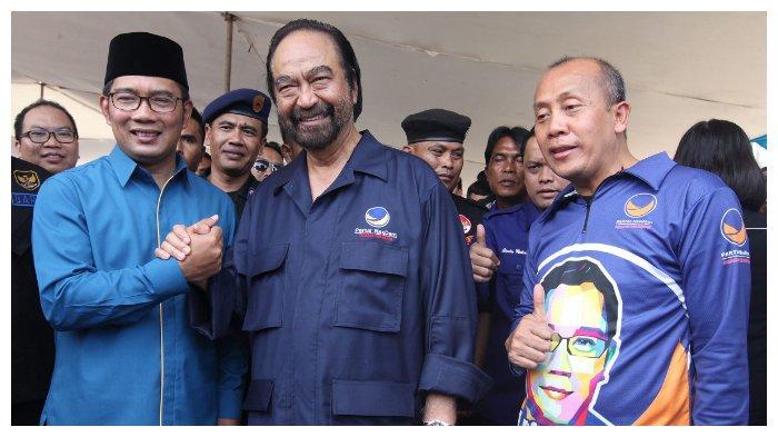 Wali Kota Bandung, Ridwan Kamil salam komando dengan Ketua DPP Partai Nasdem, Surya Paloh2