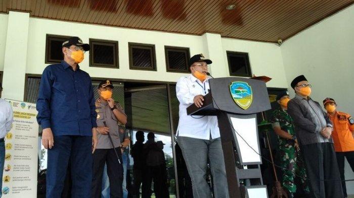 Wali Kota Tasikmalaya Budi Budiman, bersama tim gugus tugas penanggulangan covid-19