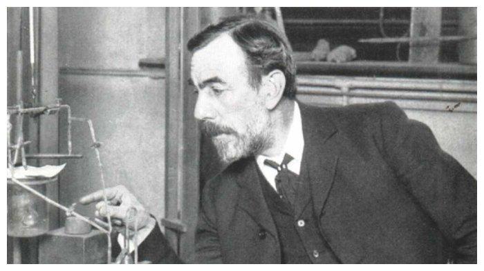 William Ramsey sedang bekerja