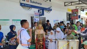 Hari-Kereta-Api-Nasional-Tokoh-Wayang-Kresna-Ajak-Siswa-SDN-Joho-4-Sukoharjo-Naik-Batara-Kresna.jpg