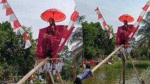 Lomba-panjat-pinang-berhadiah-janda-muda-viral-di-media-sosial.jpg