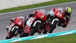 Pebalap-Astra-Honda-Veda-Ega-Pratama-tengah.jpg