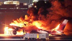 Pesawat-Japan-Airlines-terbakar-di-landasan-pacu-Bandara-Haneda.jpg