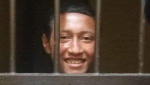 Tampang-Erus-Pelaku-Mutilasi-Garut-Nyengir-saat-Difoto-Dikira-Potong-Ayam-saat-Mutilasi-Tubuh-Orang.jpg