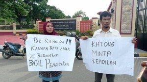 Viral-Anak-Penjual-Roti-Lolos-Seleksi-Polisi-tapi-Batal-Ikut-Pendidikan-Kini-Malah-Jadi-Tersangka.jpg