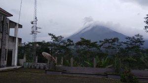 Visual-Gunung-Semeru-Senin-622023-pagi.jpg