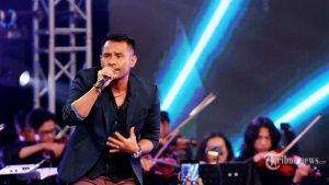 aksi-panggung-judika-saat-tampil-pada-konser-yang-bertajuk-younder-music-all-star-live.jpg