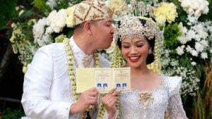 donne-maula-dan-yura-yunita-resmi-menjadi-sepasang-suami-istri.jpg
