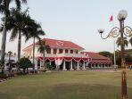 1-Gedung-Negara-Grahadi.jpg