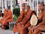32-biksu-melakukan-ritual-Thudong-berjalan-kaki-dari-Thailand-menuju-Candi-Borobudur.jpg