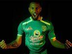 Alie-Sesay-PEMAIN-persebaya.jpg