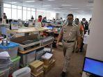 Anies-baswedan-melaksanakan-sidak-di-salah-satu-kantor-cabang-PT-Equity-Life-Indonesia-2.jpg
