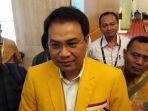 Aziz-Syamsuddin-di-sela-sela-gelaran-Munas-X-Golkar.jpg