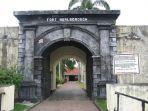 Benteng-Fort-Marlborough.jpg