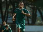 Daud-Irfan-Kararbo-saat-menjalani-trial-di-Persebaya-Surabaya.jpg