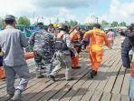 Detik-detik-Tim-SAR-Pontianak-mengevakuasi-korban-kapal-tenggelam.jpg