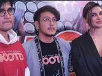 Dimas-Anggara-ditemui-usai-jumpa-pers-film-OOTD.jpg