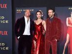 Dwayne-Johnson-Gal-Gadot-dan-Ryan-Reynolds-Ceritakan-Keseruan-Bisa-Berakting-Bersama-di-Red-Notice.jpg