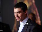 Ezra-Miller-Ditangkap-Polisi-Hawaii-Setelah-Berperilaku-Rusuh-Mengganggu-Orang-Lain-di-Sebuah-Bar.jpg