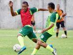Frank-Rikhard-hadir-dalam-latihan-Persebaya.jpg