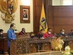 Gubernur-Bali-Wayan-Koster-dalam-sidang-Paripurna-DPRD-Bali-Senin-2862021.jpg